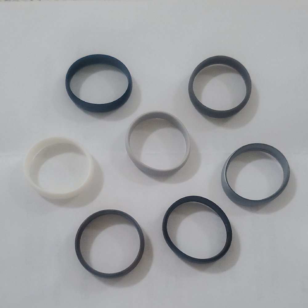 Set of 7 Silicone Rings in Neutral Tones